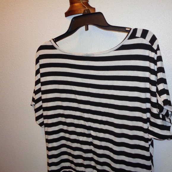 AB Studio Top Size Medium Black & White - Picture 7 of 9